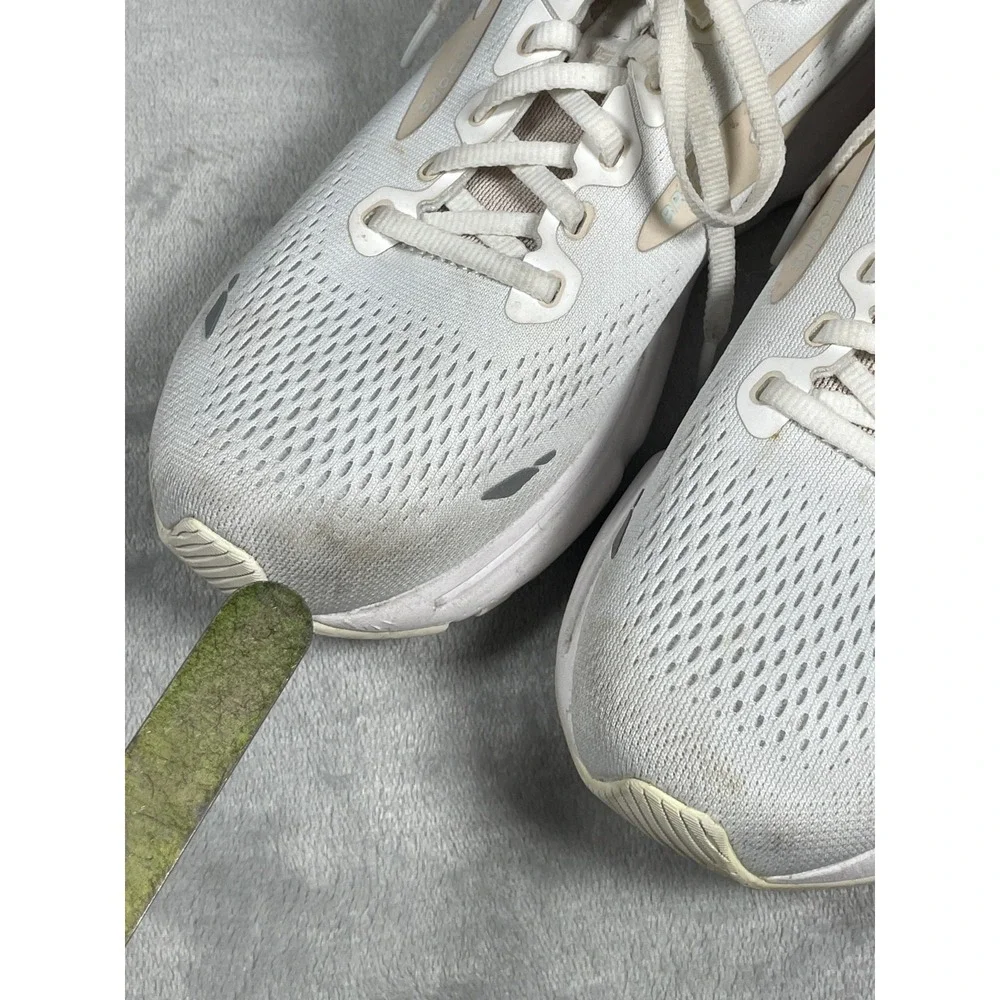 Brooks Ghost 15 Running Shoes Women's 9.5 White Cream Athletic Sneakers Mesh